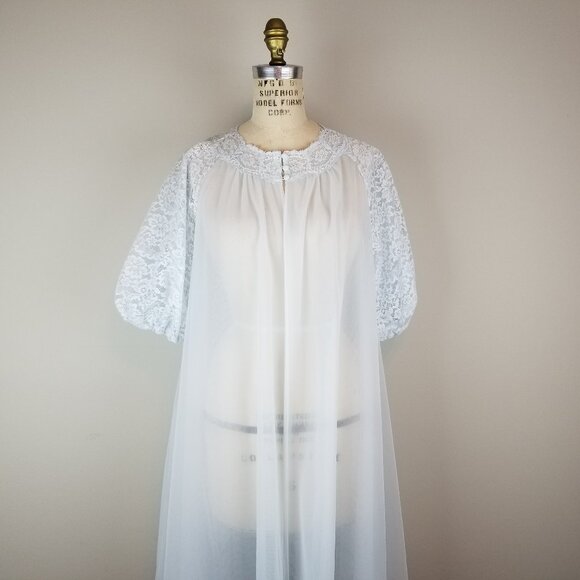 Vintage 1950's Long Pale Blue Lace Peignoir Front Closure Babydoll Robe Size 38 - Picture 1 of 11